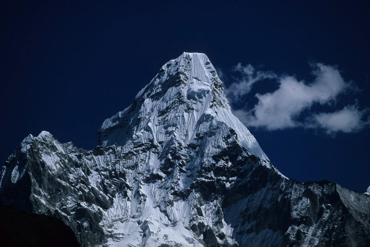 21 AMA DABLAM 01Sitegallery